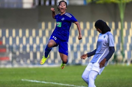 Manipur News : First Indian Woman Footballer Signs International Contract